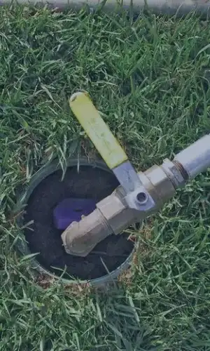 hunter-schnellkupplung-ventil-im-rasen