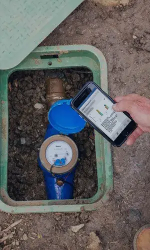 smartphone-vor-ventilkasten-mit app