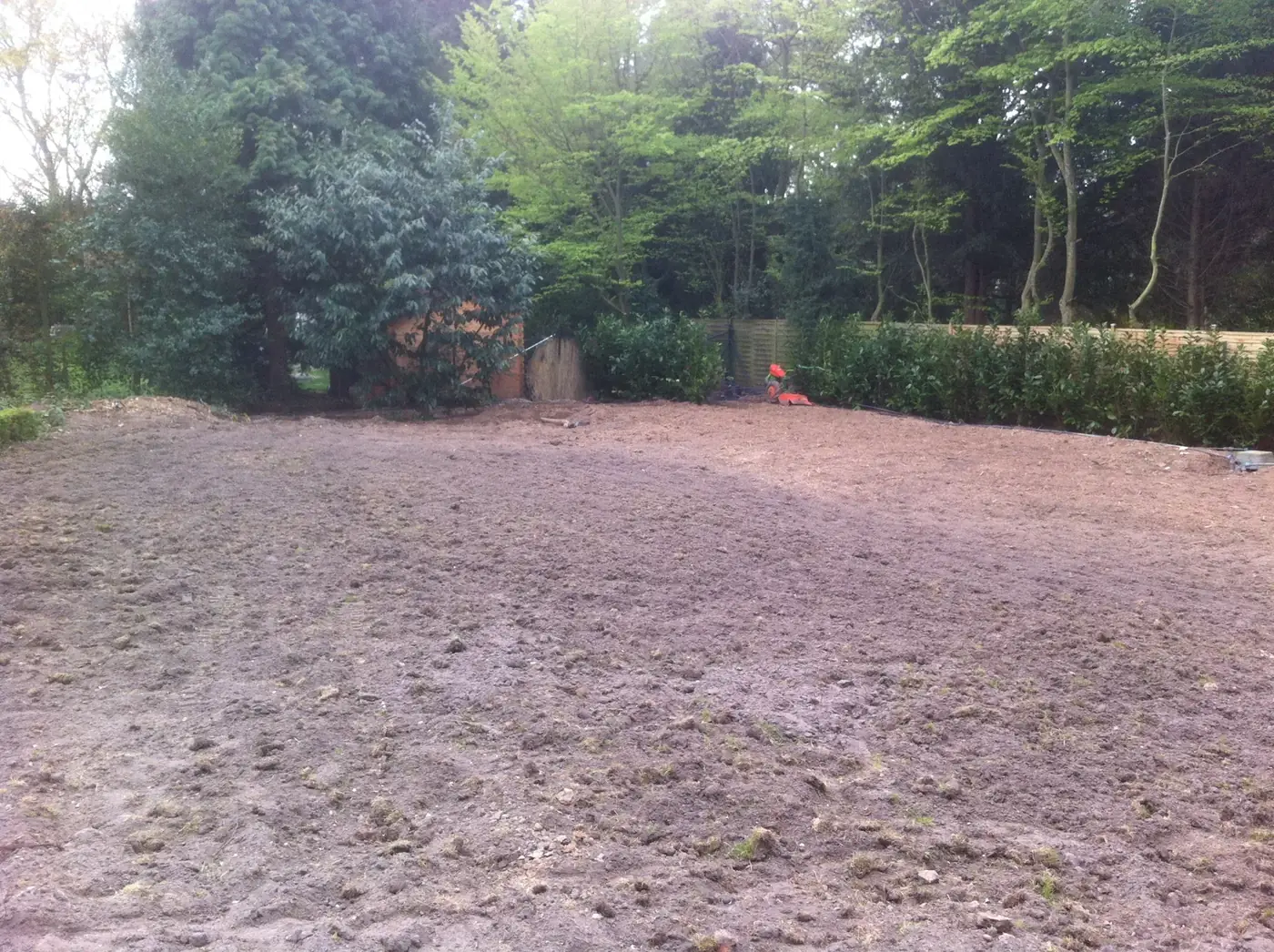 Ausgangslage: die Rasenfläche vor dem Einbau der Bewässerung, Hausgarten in Meerbusch